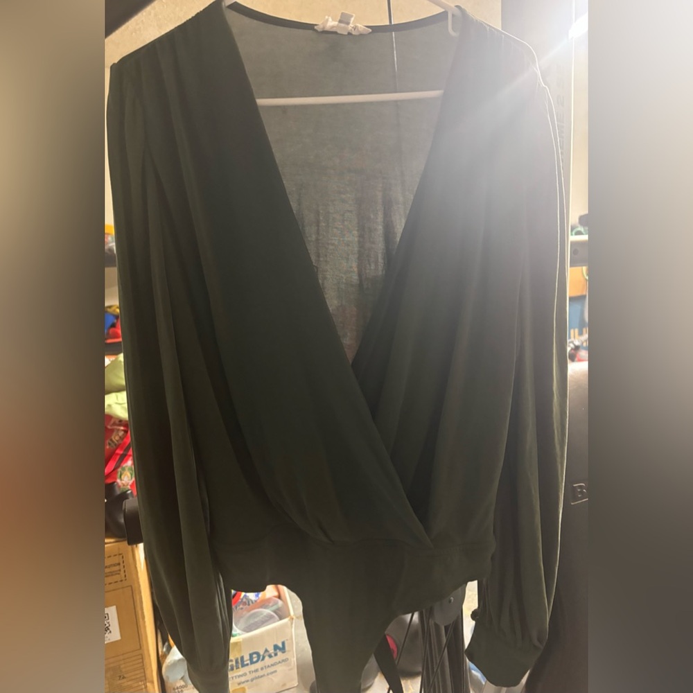 CBRAND olive green body suit 
S
Button clasp broke off, button still intact